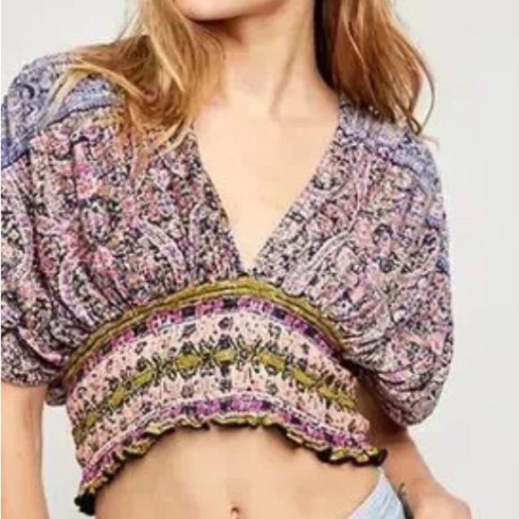 FREE PEOPLE PINK PURPLE BOHO SHORT SLEEVE DEEP V-NECK SMOCKED CROP SHIRT SMALL - Picture 9 of 9